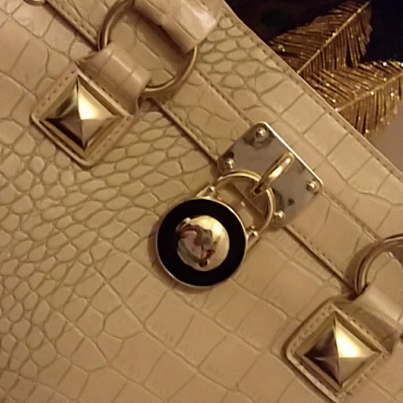 Satchel-Never been used - Picture 2 of 8